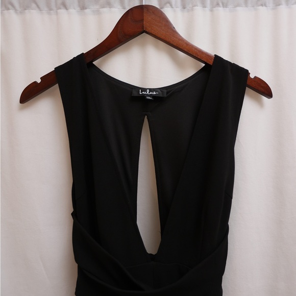MAKE MEMORIES BLACK PLUNGE SLEEVELESS WIDE-LEG JUMPSUIT - Picture 3 of 6